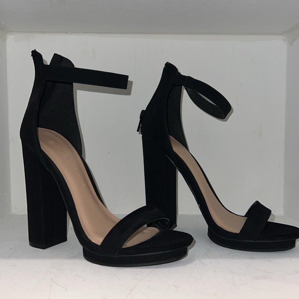 Wild Diva Chunky Black Heels size 5